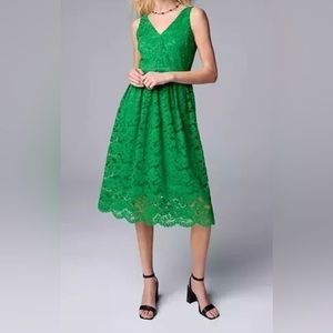 Vera Wang Green Lace Dress with v neck midi length special occasion Christmas